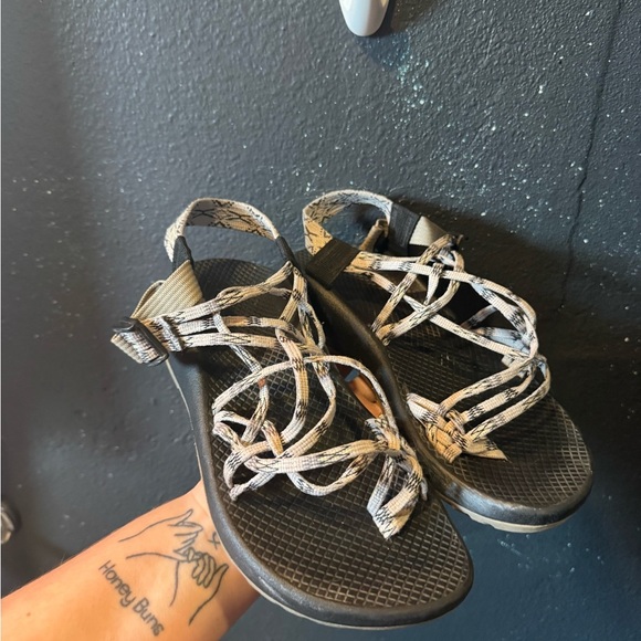 Chaco Elegant Grey and White Strappy Sandals Size 8 - Picture 1 of 8